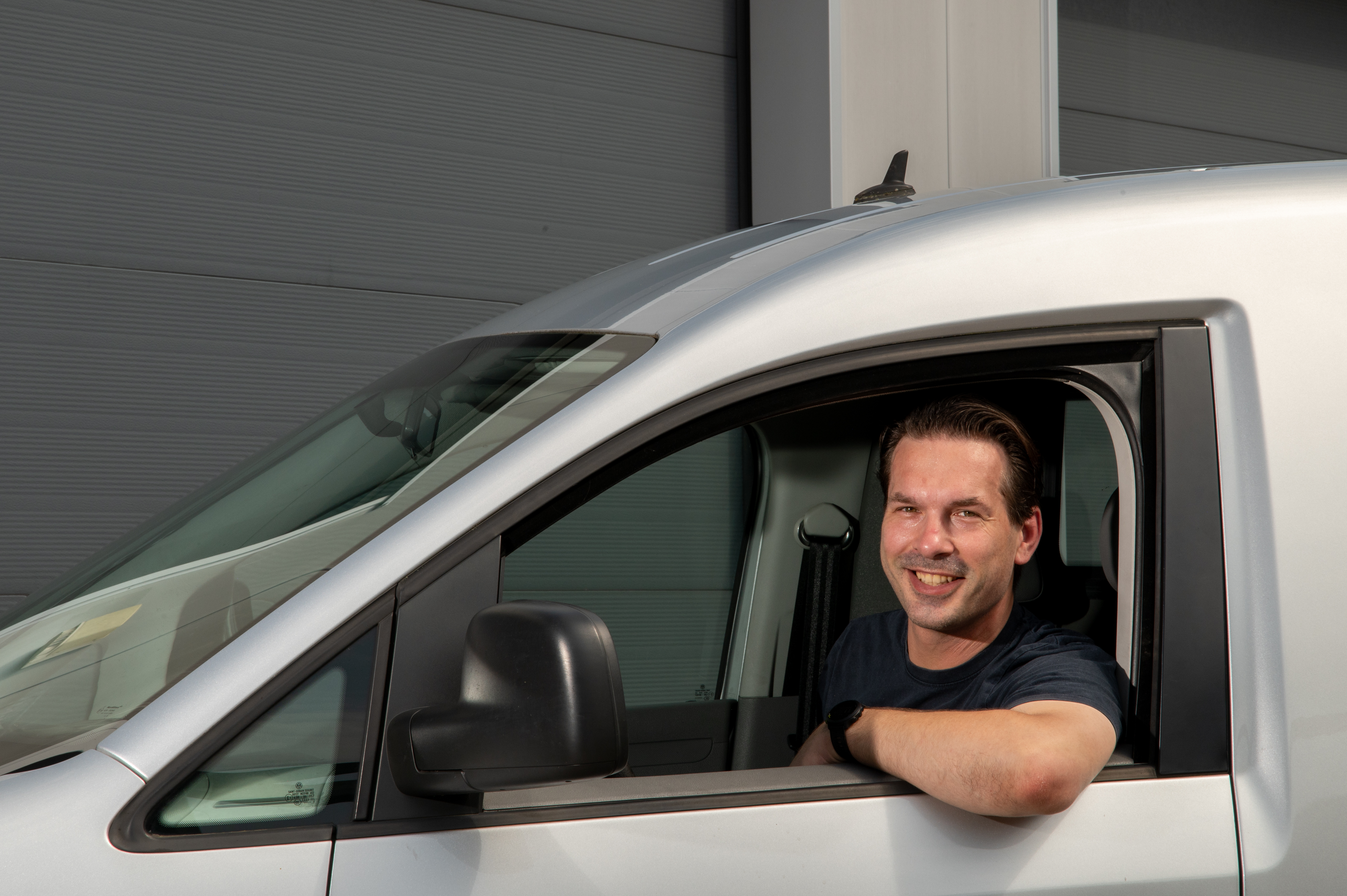 Joost in zijn bestelbus onderweg naar {city}
